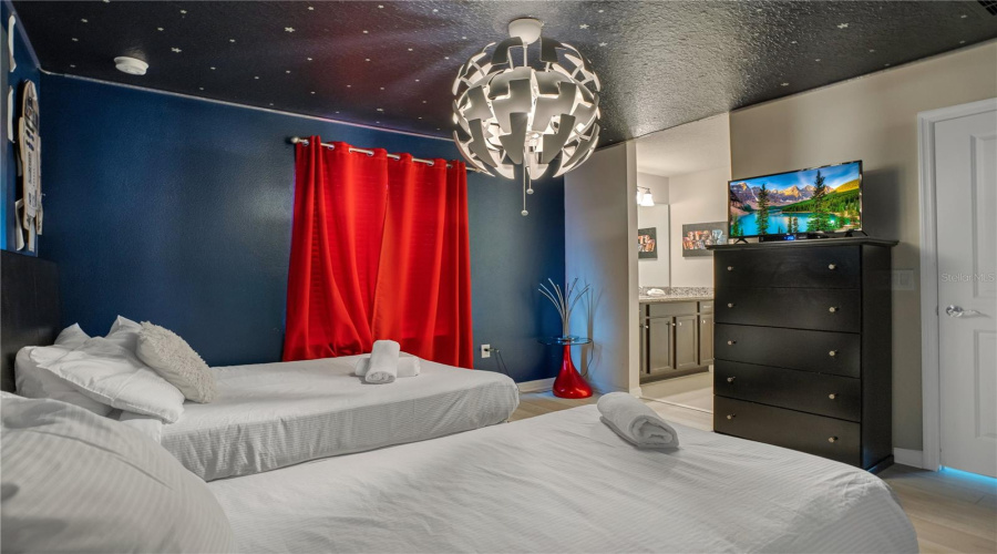 DAVENPORT, Florida 33897, 9 Bedrooms Bedrooms, ,6 BathroomsBathrooms,Residential,For Sale,LELANI,0,MFRO6369491