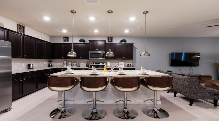 DAVENPORT, Florida 33897, 9 Bedrooms Bedrooms, ,6 BathroomsBathrooms,Residential,For Sale,LELANI,0,MFRO6369491