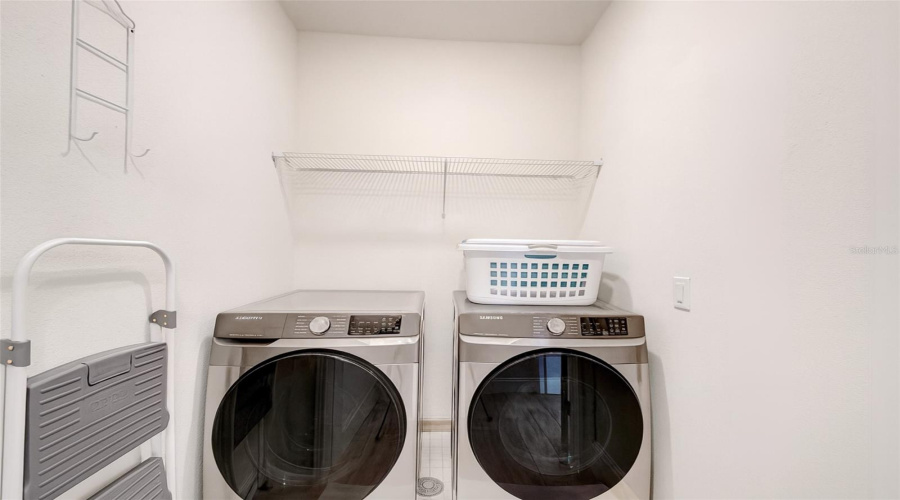 KISSIMMEE, Florida 34747, 5 Bedrooms Bedrooms, ,5 BathroomsBathrooms,Residential,For Sale,LOST SHAKER,0,MFRO6347658