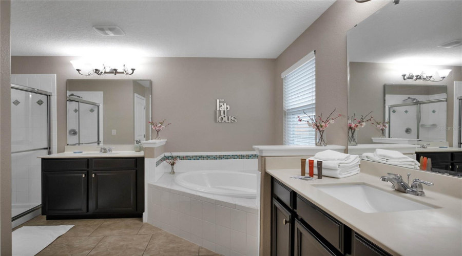 DAVENPORT, Florida 33837, 7 Bedrooms Bedrooms, ,5 BathroomsBathrooms,Residential,For Sale,OAKTREE,0,MFRS5133053