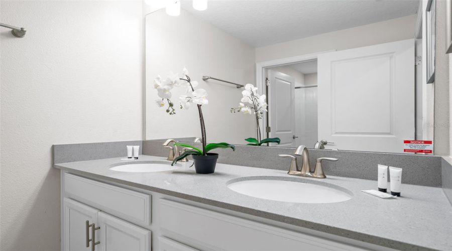 DAVENPORT, Florida 33896, 4 Bedrooms Bedrooms, ,3 BathroomsBathrooms,Residential,For Sale,PEBBLE BEACH,0,MFRO6343332