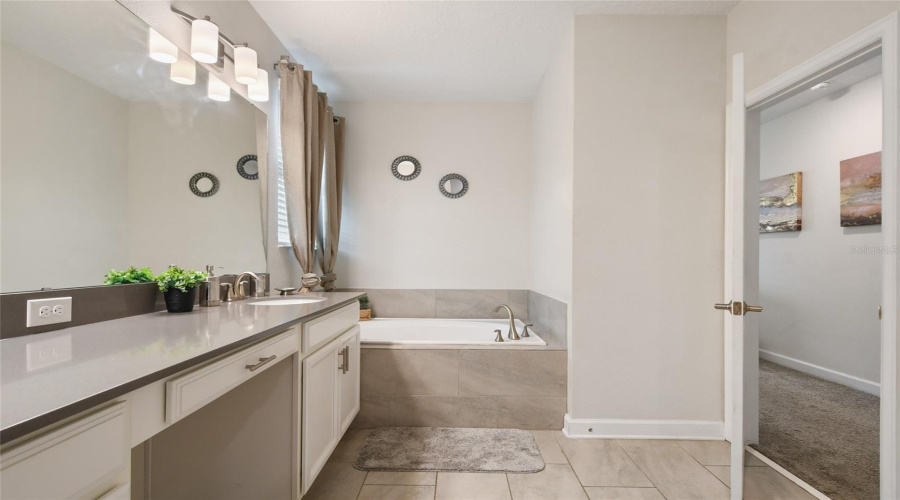 DAVENPORT, Florida 33896, 5 Bedrooms Bedrooms, ,5 BathroomsBathrooms,Residential,For Sale,CABOT CLIFFS,0,MFRO6371301