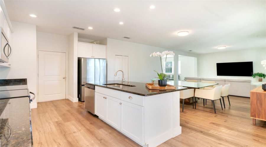 ORLANDO, Florida 32836, 3 Bedrooms Bedrooms, ,3 BathroomsBathrooms,Residential,For Sale,VERRAZANO DR,0,MFRO6360645