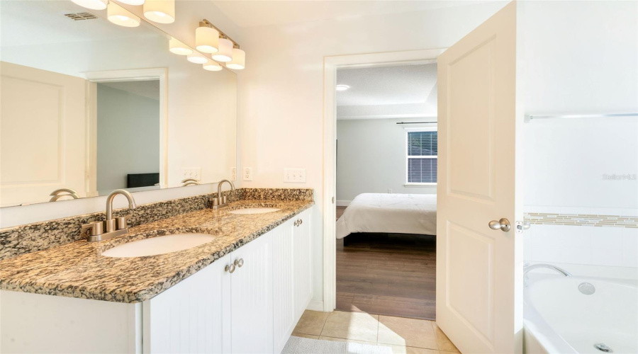 ORLANDO, Florida 32836, 3 Bedrooms Bedrooms, ,3 BathroomsBathrooms,Residential,For Sale,VERRAZANO DR,0,MFRO6360645