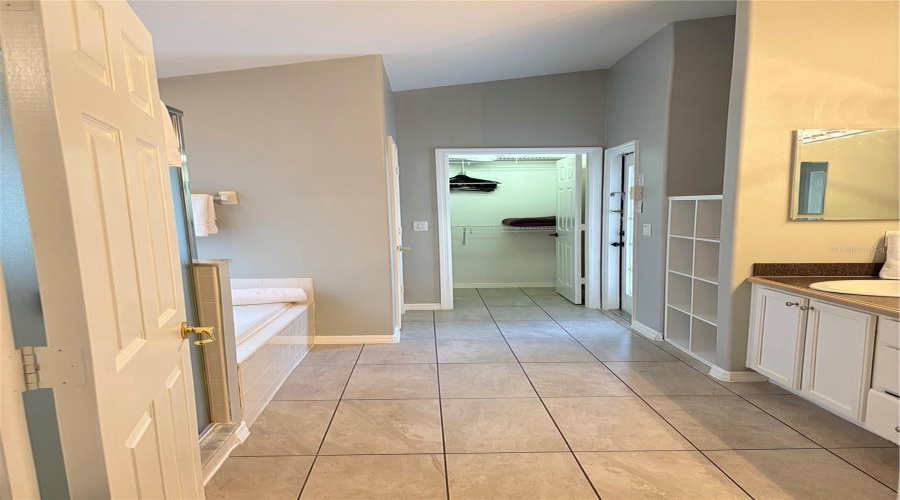 KISSIMMEE, Florida 34747, 5 Bedrooms Bedrooms, ,4 BathroomsBathrooms,Residential,For Sale,ROARING CREEK,0,MFRO6371323