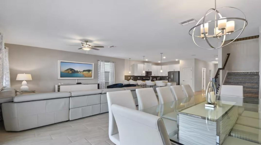 DAVENPORT, Florida 33896, 8 Bedrooms Bedrooms, ,5 BathroomsBathrooms,Residential,For Sale,MAIDSTONE,0,MFRO6371401