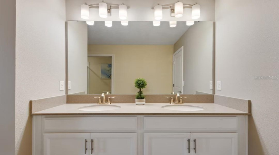 DAVENPORT, Florida 33896, 8 Bedrooms Bedrooms, ,5 BathroomsBathrooms,Residential,For Sale,MAIDSTONE,0,MFRO6371401