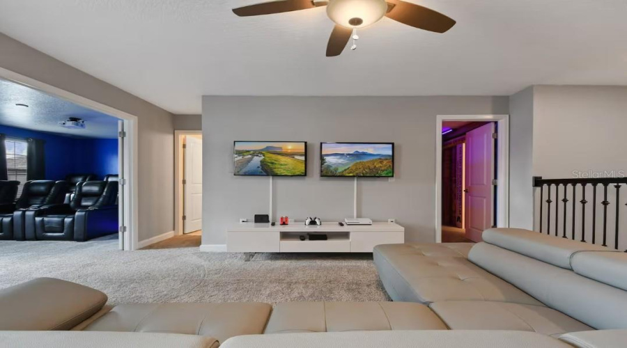 DAVENPORT, Florida 33896, 8 Bedrooms Bedrooms, ,5 BathroomsBathrooms,Residential,For Sale,MAIDSTONE,0,MFRO6371401