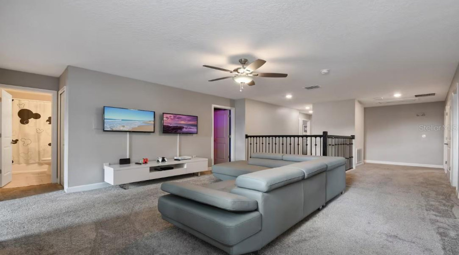 DAVENPORT, Florida 33896, 8 Bedrooms Bedrooms, ,5 BathroomsBathrooms,Residential,For Sale,MAIDSTONE,0,MFRO6371401