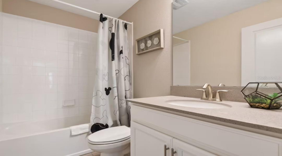 DAVENPORT, Florida 33896, 8 Bedrooms Bedrooms, ,5 BathroomsBathrooms,Residential,For Sale,MAIDSTONE,0,MFRO6371401