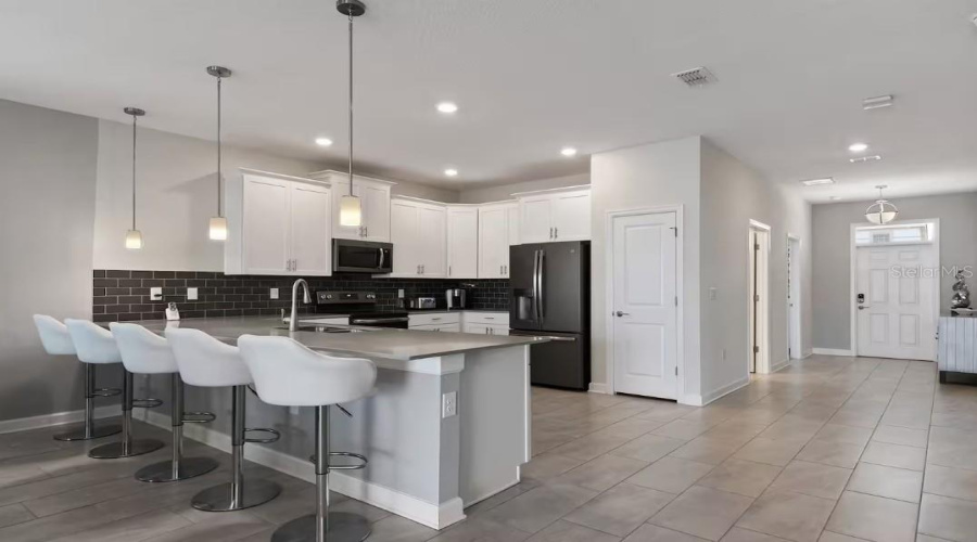 DAVENPORT, Florida 33896, 8 Bedrooms Bedrooms, ,5 BathroomsBathrooms,Residential,For Sale,MAIDSTONE,0,MFRO6371401