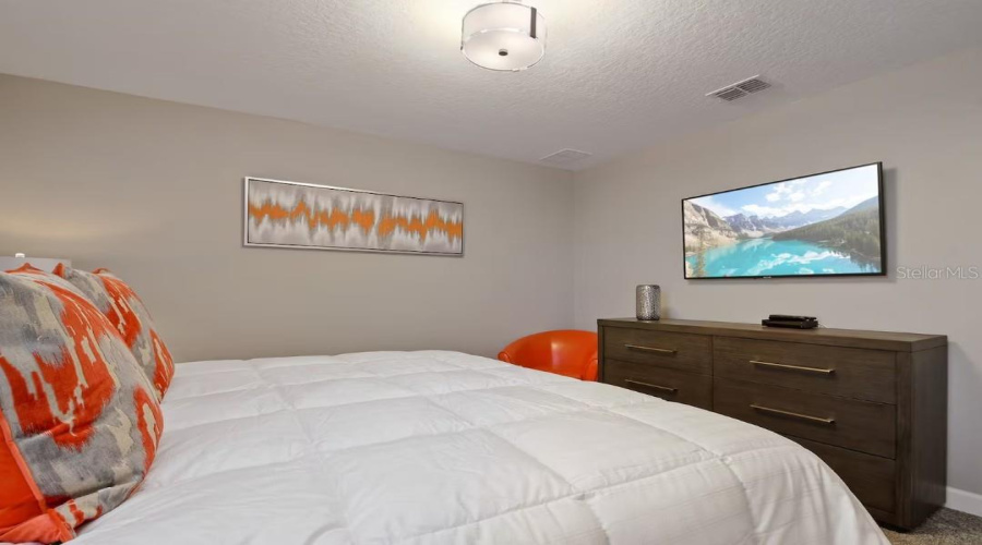 DAVENPORT, Florida 33896, 8 Bedrooms Bedrooms, ,5 BathroomsBathrooms,Residential,For Sale,MAIDSTONE,0,MFRO6371401