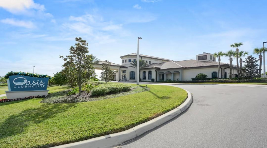 DAVENPORT, Florida 33896, 8 Bedrooms Bedrooms, ,5 BathroomsBathrooms,Residential,For Sale,MAIDSTONE,0,MFRO6371401