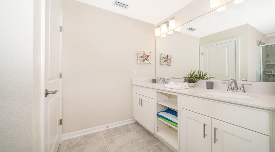 KISSIMMEE, Florida 34746, 2 Bedrooms Bedrooms, ,2 BathroomsBathrooms,Residential,For Sale,PARADOX,0,MFRS5141204