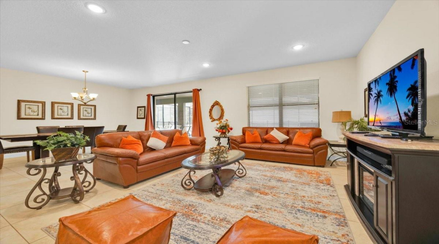 DAVENPORT, Florida 33896, 7 Bedrooms Bedrooms, ,5 BathroomsBathrooms,Residential,For Sale,SHADOW MOUNTAIN,0,MFRO6371595