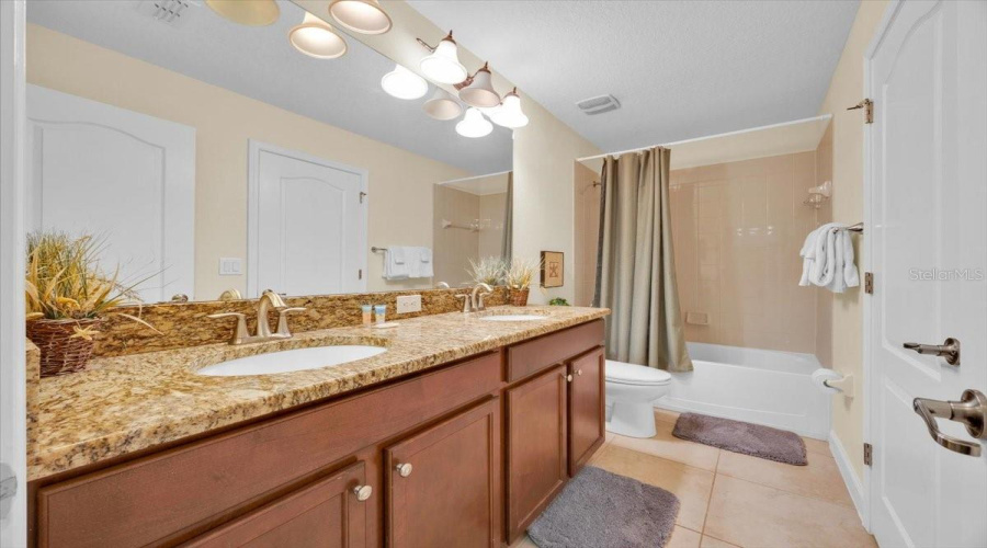 DAVENPORT, Florida 33896, 7 Bedrooms Bedrooms, ,5 BathroomsBathrooms,Residential,For Sale,SHADOW MOUNTAIN,0,MFRO6371595