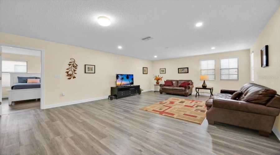 DAVENPORT, Florida 33896, 7 Bedrooms Bedrooms, ,5 BathroomsBathrooms,Residential,For Sale,SHADOW MOUNTAIN,0,MFRO6371595