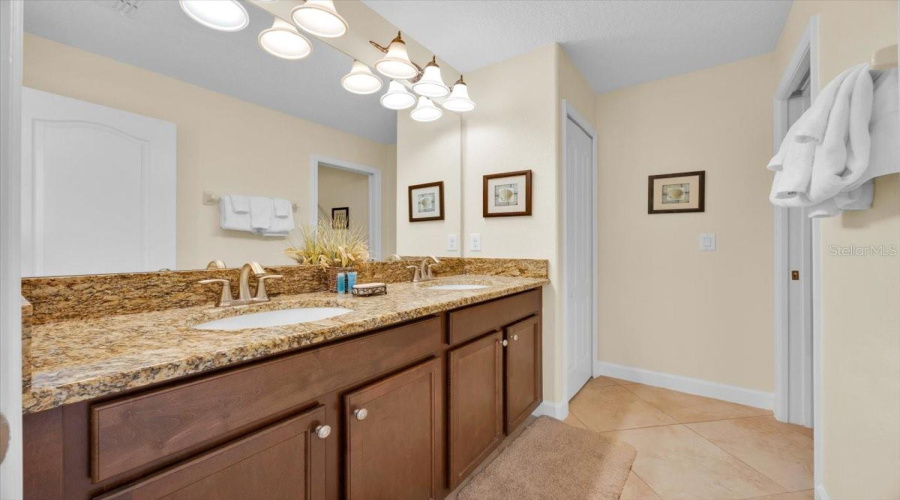DAVENPORT, Florida 33896, 7 Bedrooms Bedrooms, ,5 BathroomsBathrooms,Residential,For Sale,SHADOW MOUNTAIN,0,MFRO6371595
