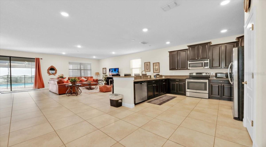 DAVENPORT, Florida 33896, 7 Bedrooms Bedrooms, ,5 BathroomsBathrooms,Residential,For Sale,SHADOW MOUNTAIN,0,MFRO6371595