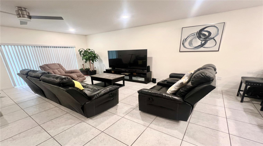 KISSIMMEE, Florida 34746, 3 Bedrooms Bedrooms, ,2 BathroomsBathrooms,Residential,For Sale,CORAL CASTLE,0,MFRS5141210