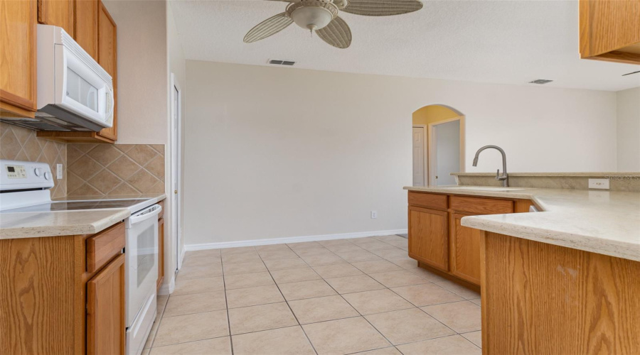 DAVENPORT, Florida 33837, 3 Bedrooms Bedrooms, ,2 BathroomsBathrooms,Residential,For Sale,KNOLLWOOD,0,MFRO6351235