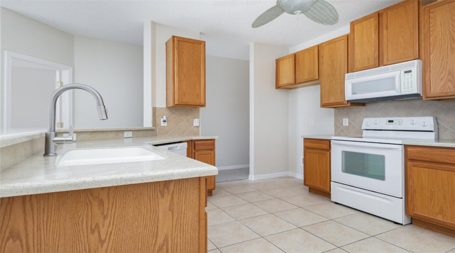 DAVENPORT, Florida 33837, 3 Bedrooms Bedrooms, ,2 BathroomsBathrooms,Residential,For Sale,KNOLLWOOD,0,MFRO6351235