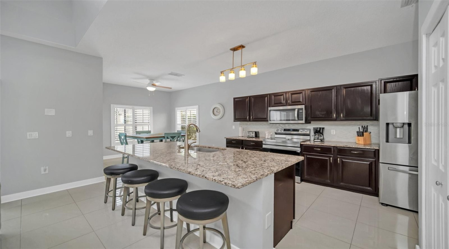 DAVENPORT, Florida 33897, 5 Bedrooms Bedrooms, ,4 BathroomsBathrooms,Residential,For Sale,HIGHGATE PARK,0,MFRO6371363