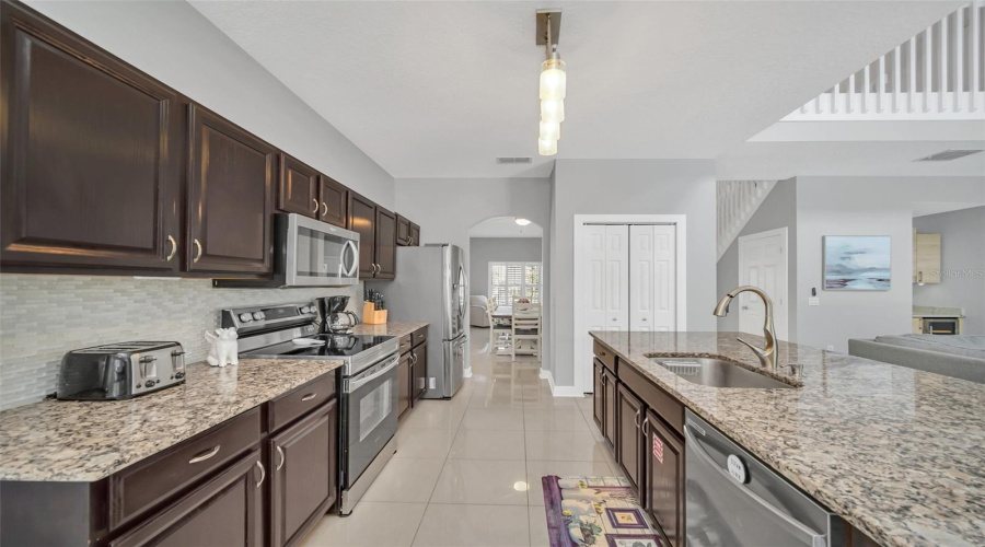 DAVENPORT, Florida 33897, 5 Bedrooms Bedrooms, ,4 BathroomsBathrooms,Residential,For Sale,HIGHGATE PARK,0,MFRO6371363