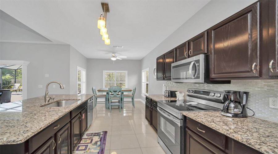 DAVENPORT, Florida 33897, 5 Bedrooms Bedrooms, ,4 BathroomsBathrooms,Residential,For Sale,HIGHGATE PARK,0,MFRO6371363