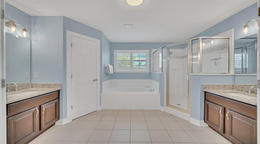 DAVENPORT, Florida 33897, 5 Bedrooms Bedrooms, ,4 BathroomsBathrooms,Residential,For Sale,HIGHGATE PARK,0,MFRO6371363