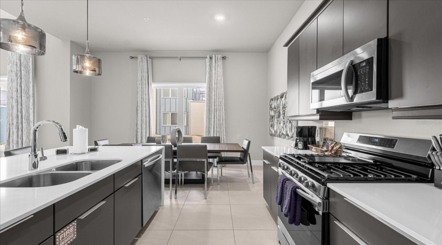 REUNION, Florida 34747, 5 Bedrooms Bedrooms, ,4 BathroomsBathrooms,Residential,For Sale,SANDY RIDGE,0,MFRO6212424