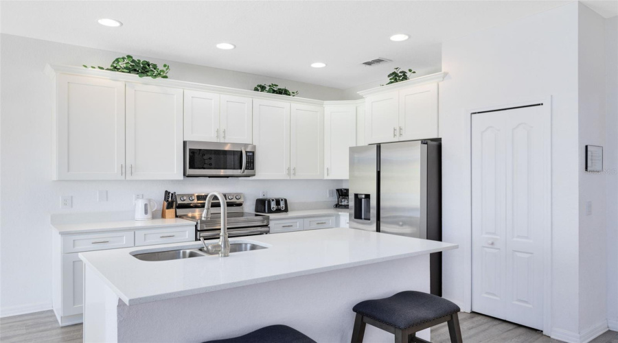 DAVENPORT, Florida 33897, 5 Bedrooms Bedrooms, ,4 BathroomsBathrooms,Residential,For Sale,BIRKDALE,0,MFRO6371520