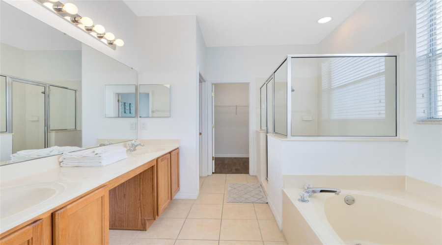 DAVENPORT, Florida 33897, 5 Bedrooms Bedrooms, ,4 BathroomsBathrooms,Residential,For Sale,BIRKDALE,0,MFRO6371520