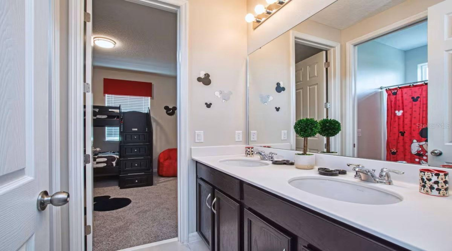 KISSIMMEE, Florida 34747, 9 Bedrooms Bedrooms, ,6 BathroomsBathrooms,Residential,For Sale,SUNSHINE RIDGE,0,MFRO6371288