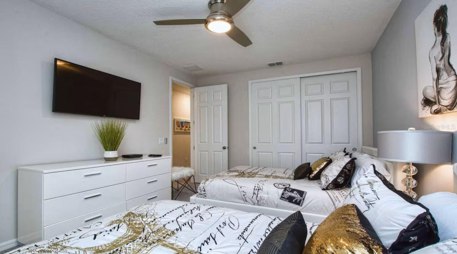 KISSIMMEE, Florida 34747, 9 Bedrooms Bedrooms, ,6 BathroomsBathrooms,Residential,For Sale,SUNSHINE RIDGE,0,MFRO6371288