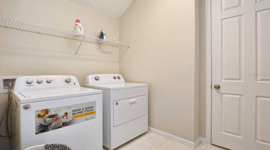 KISSIMMEE, Florida 34747, 9 Bedrooms Bedrooms, ,6 BathroomsBathrooms,Residential,For Sale,SUNSHINE RIDGE,0,MFRO6371288