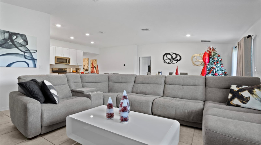 KISSIMMEE, Florida 34746, 3 Bedrooms Bedrooms, ,2 BathroomsBathrooms,Residential,For Sale,BIRNHAM WOOD,0,MFRS5141278