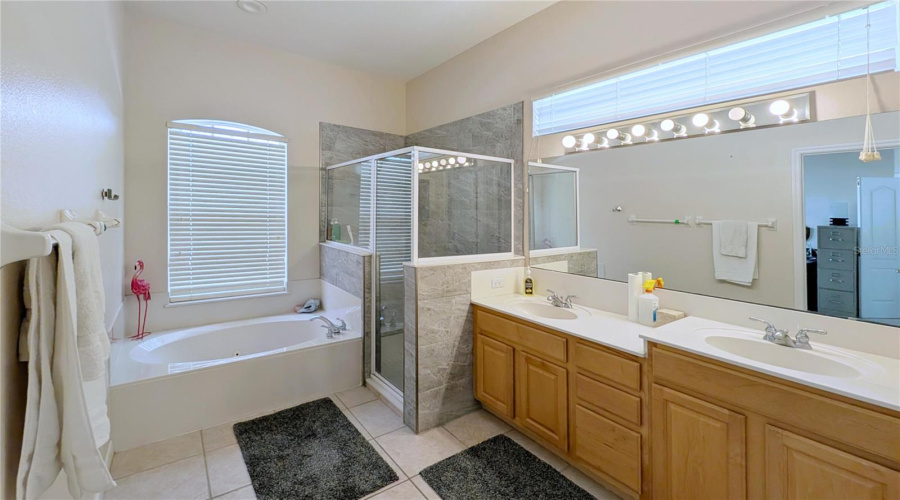 DAVENPORT, Florida 33897, 5 Bedrooms Bedrooms, ,3 BathroomsBathrooms,Residential,For Sale,PRESTWICK,0,MFRO6325213