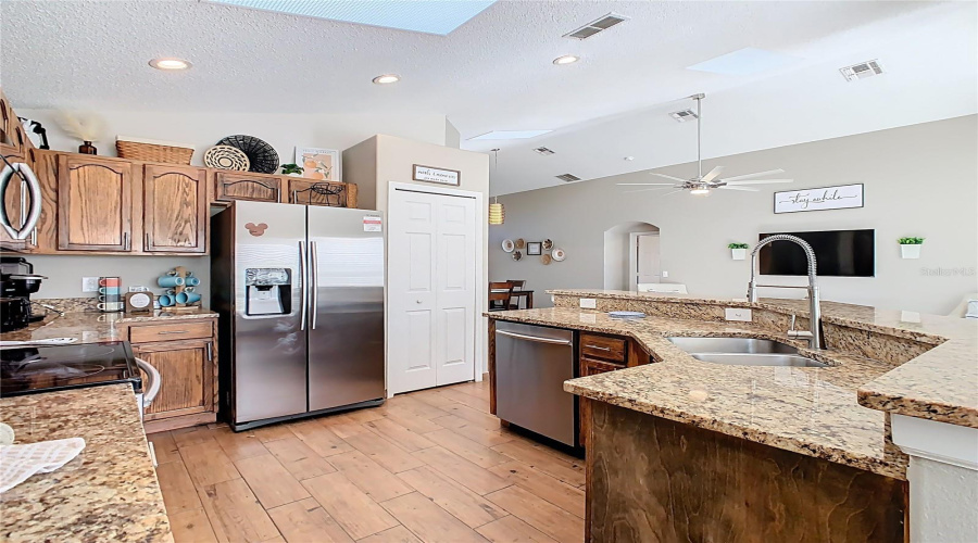 KISSIMMEE, Florida 34747, 4 Bedrooms Bedrooms, ,3 BathroomsBathrooms,Residential,For Sale,POMO,0,MFRO6370460