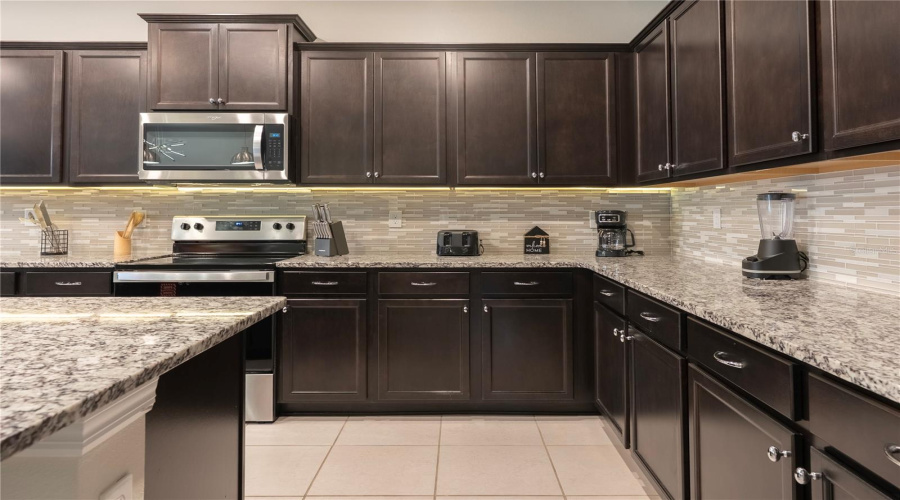 DAVENPORT, Florida 33897, 10 Bedrooms Bedrooms, ,8 BathroomsBathrooms,Residential,For Sale,KAIPO,0,MFRO6372408