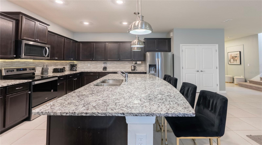 DAVENPORT, Florida 33897, 10 Bedrooms Bedrooms, ,8 BathroomsBathrooms,Residential,For Sale,KAIPO,0,MFRO6372408