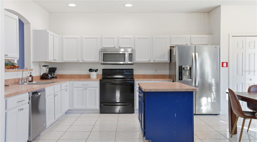 KISSIMMEE, Florida 34747, 8 Bedrooms Bedrooms, ,4 BathroomsBathrooms,Residential,For Sale,OASIS KEY,0,MFRO6371707