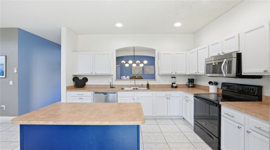 KISSIMMEE, Florida 34747, 8 Bedrooms Bedrooms, ,4 BathroomsBathrooms,Residential,For Sale,OASIS KEY,0,MFRO6371707