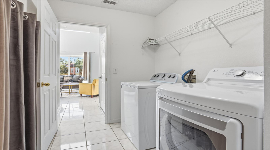 KISSIMMEE, Florida 34747, 8 Bedrooms Bedrooms, ,4 BathroomsBathrooms,Residential,For Sale,OASIS KEY,0,MFRO6371707