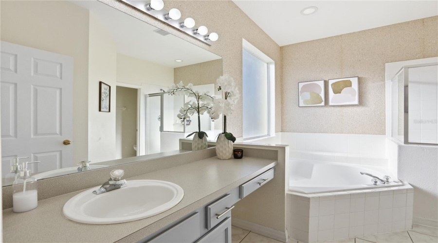 KISSIMMEE, Florida 34747, 8 Bedrooms Bedrooms, ,4 BathroomsBathrooms,Residential,For Sale,OASIS KEY,0,MFRO6371707