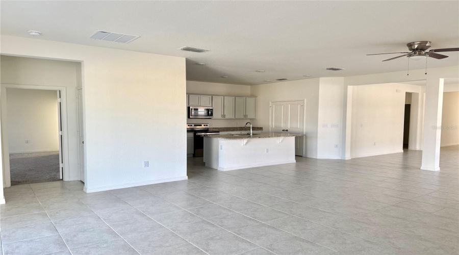 DAVENPORT, Florida 33896, 4 Bedrooms Bedrooms, ,3 BathroomsBathrooms,Residential,For Sale,HOOTON,0,MFRO6372292