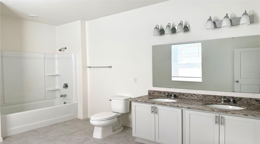 DAVENPORT, Florida 33896, 4 Bedrooms Bedrooms, ,3 BathroomsBathrooms,Residential,For Sale,HOOTON,0,MFRO6372292