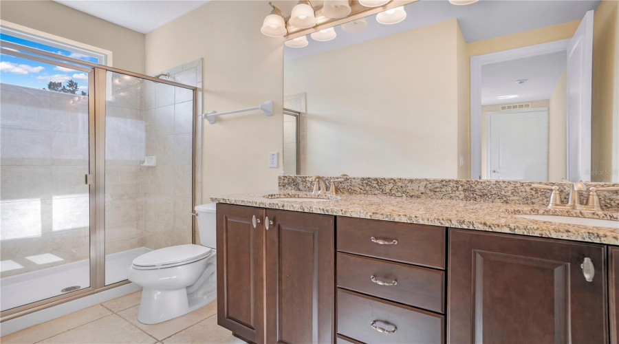 Ensuite Bath ensuring maximum privacy for guests