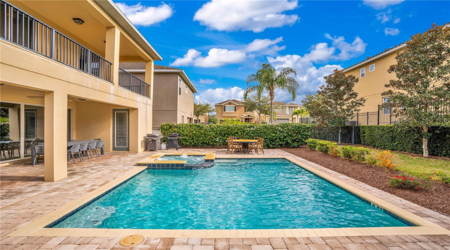 Large Covered Lanai for more Outdoor Lounging