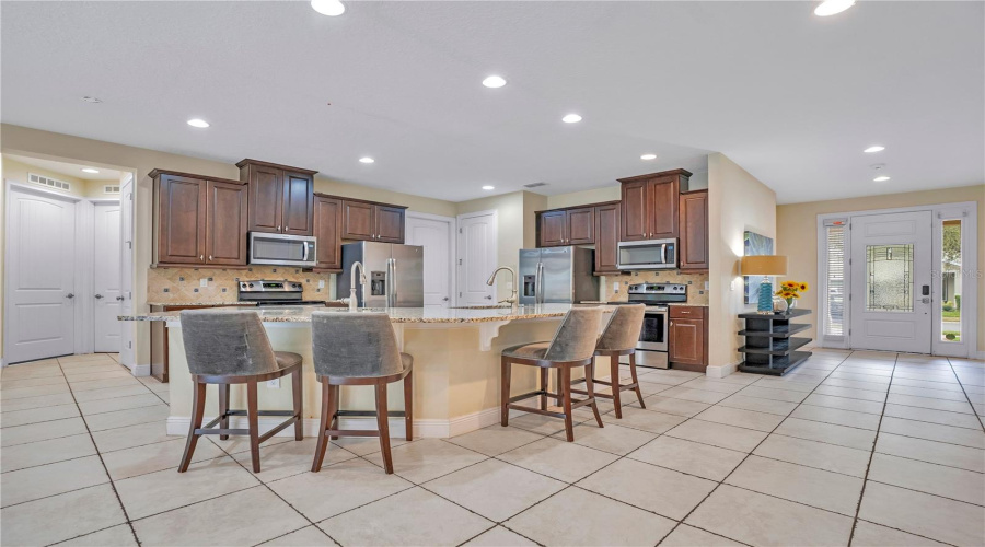 Casual Dining at the Breakfast Bar